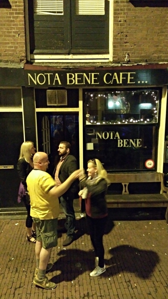 A Café Nota Bene bejárata Amszterdamban - Kocsmaturista