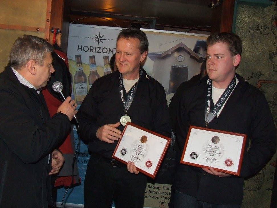 Kocsmaturista - Dublin Craft Beer Cup díjátadó a Krak'n Townban - Az aranyérmes Fűtőház Sörfőzde