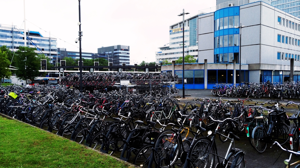 Biciklitömegtároló_Eindhovenben