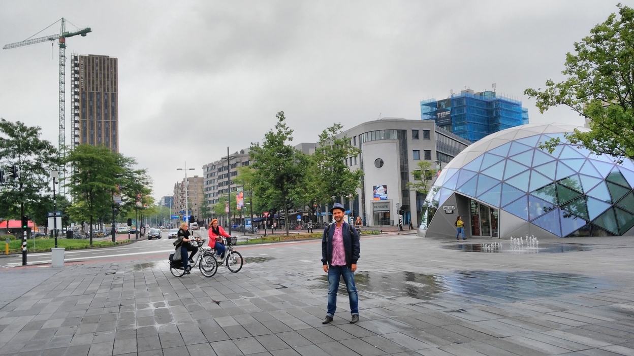 18 Septemberplein tér Eindhovenben biciklisekkel
