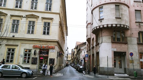 A Kazinczy utca első szakasza Budapesten - Kocsmaturista