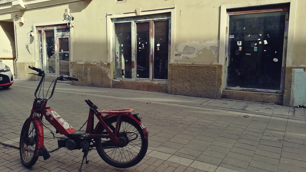 A Kék ló régi üzlethelyisége a Kazinczy utcában Budapesten - Kocsmaturista