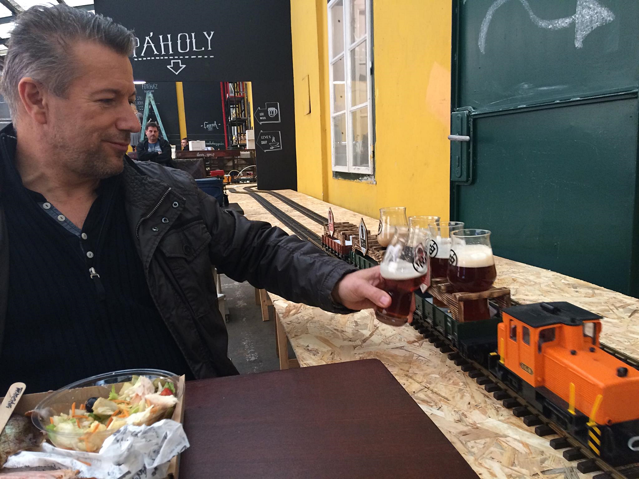 A Food Truck Udvar Élesztő Páholyában a Fűtőház sörök felhasználása - Kocsmaturista