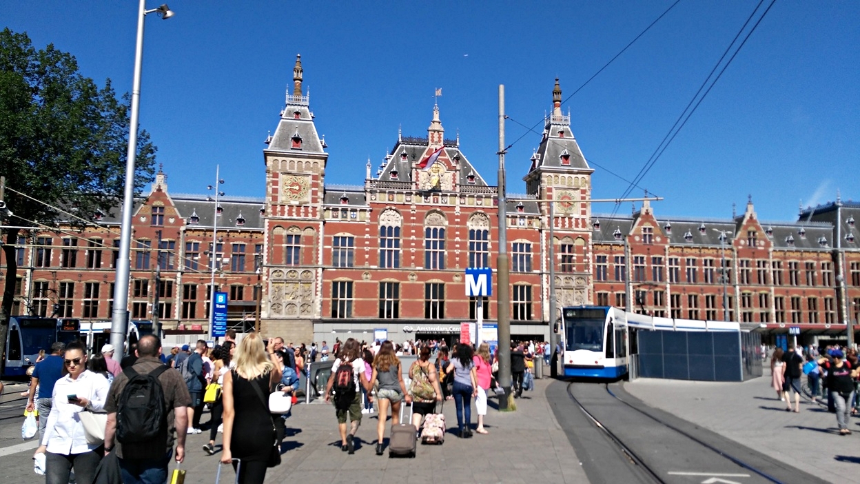 Amsterdam Centraal Vasútállomás - Kocsmaturista