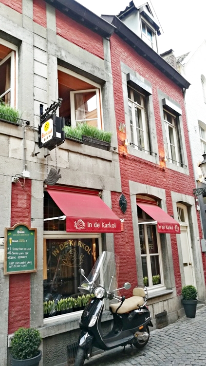 A Café in de Karkol bejárata Maastrichtban - Kocsmaturista