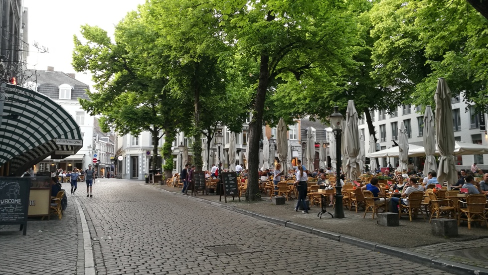 Maastricht egyik féltitkos tere - Kocsmaturista