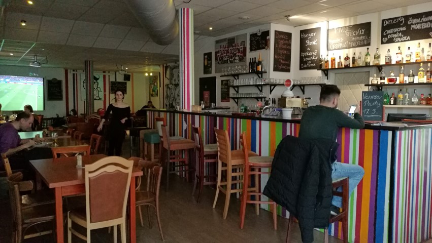 Pozsonyi kocsmák - Café Nervosa színvilága - Kocsmaturista