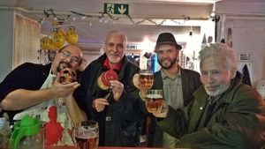 A Magyarországi Sörcikkgyüjtő Klub tagjaival a KáOsZ Drink Stationban - Kocsmaturista