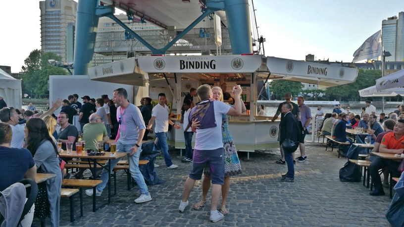 Frankfurt kocsmái - Binding sör banzáj a Majna parton - Kocssmaturista