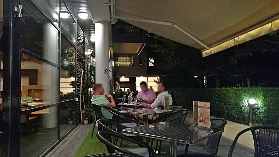 Solli étterem - terasz este - Kocsmaturista