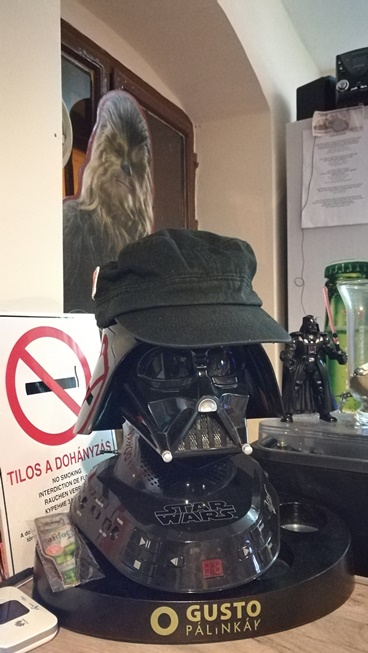 Kocsmaturista - Tatooine Drink Bar, Győr - Darth Vader a pulton