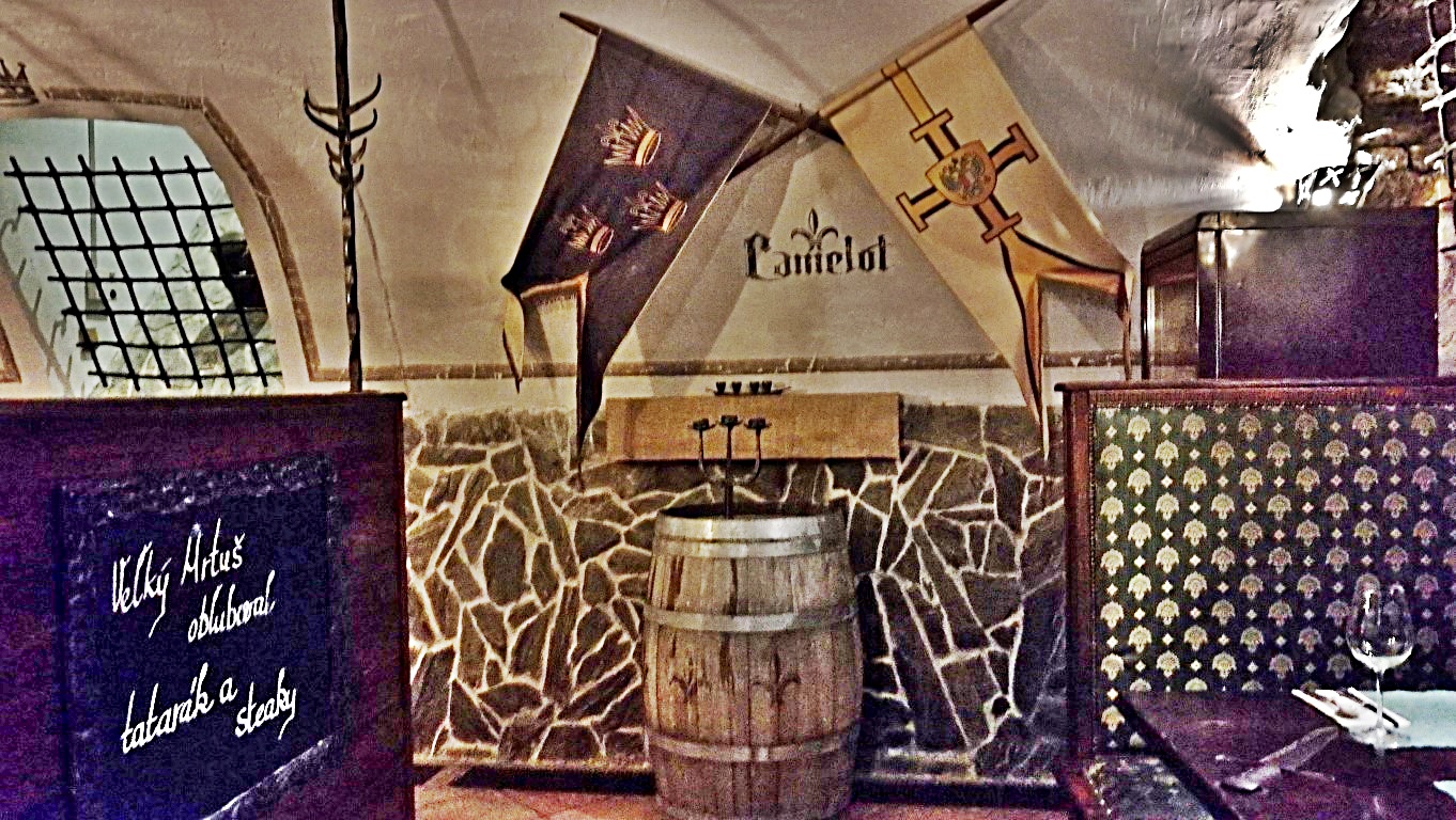 Camelot Pilsner Pub és Középkori Étterem, Kassa - Kocsmaturista - lovagétterem szint 1
