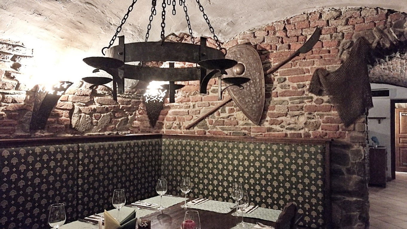 Camelot Pilsner Pub és Középkori Étterem, Kassa - Kocsmaturista - lovagétterem szint 2