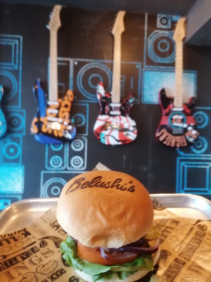 Anglia és kocsmaélete - pubkaja vegán szemmel - Belushi's vegán burger - Kocsmaturista