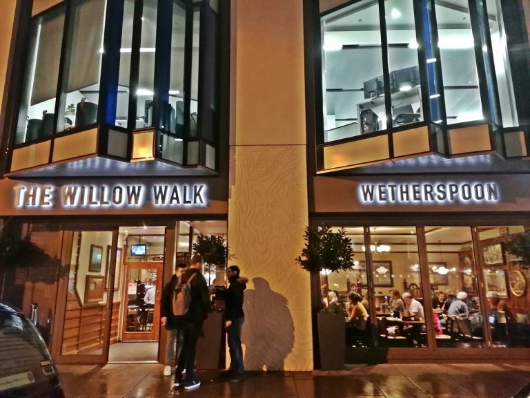 Angol Publáncok - Wetherspoon - The Willow Walk, London - Kocsmaturista
