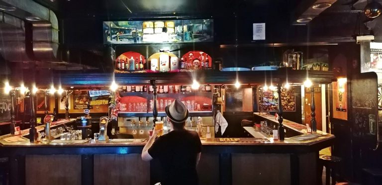 Bécsi kocsmák - Johnny's Pub, 4. kerület, Wieden, Freihausviertel - Kocsmaturista: az egyik legmozgalmasabb ír pub a városban