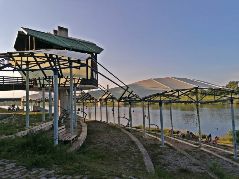 Himmel und Wasser, Donauinsel (Dunasziget) - Bécsi kocsmák - Van Nálatok Terasz - Kocsmaturista 16