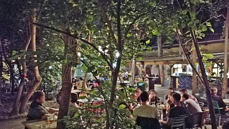 Grandio Jungle Bar & Grill + Party Hostel - Budapest - Kocsmaturista 01