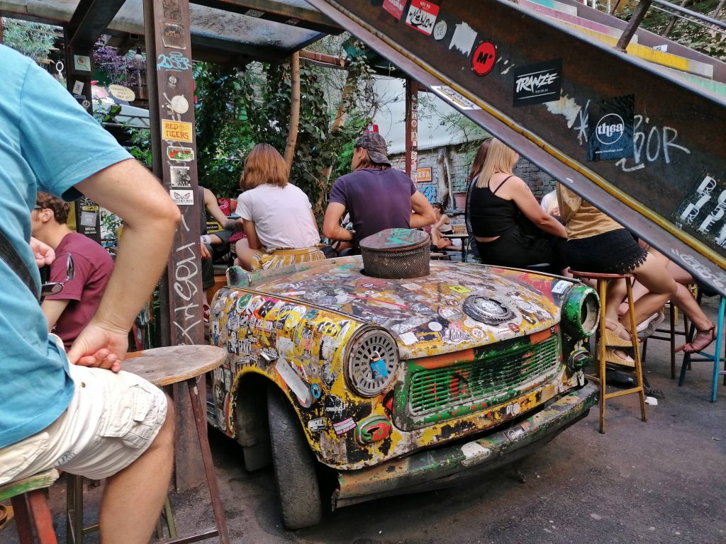 Szimpla Kert, Budapest, A Trabant - Kocsmaturista