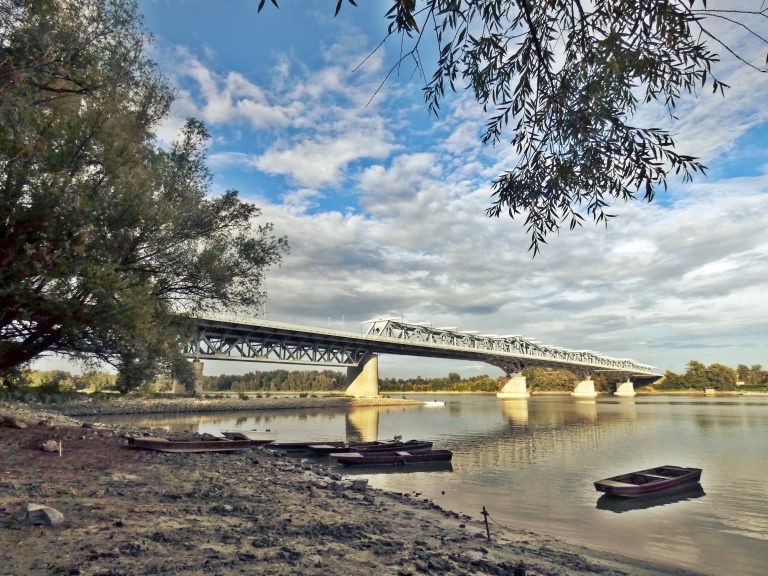 A bajai Duna-híd - Baja és kocsmaélete 22 - Kocsmográfus - Kocsmaturista
